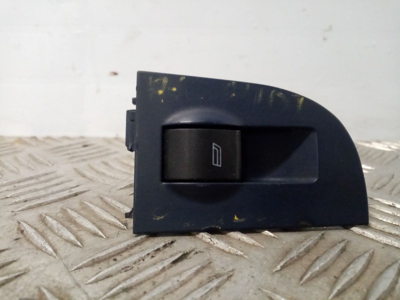Recambio de mando elevalunas trasero derecho para audi a6 berlina (4b2) referencia OEM IAM 4B0959522  