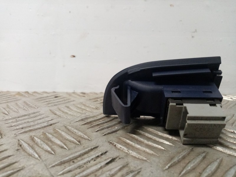 Recambio de mando elevalunas trasero derecho para audi a6 berlina (4b2) referencia OEM IAM 4B0959522  