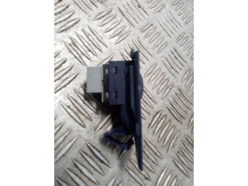 Recambio de mando elevalunas trasero derecho para audi a6 berlina (4b2) referencia OEM IAM 4B0959522  