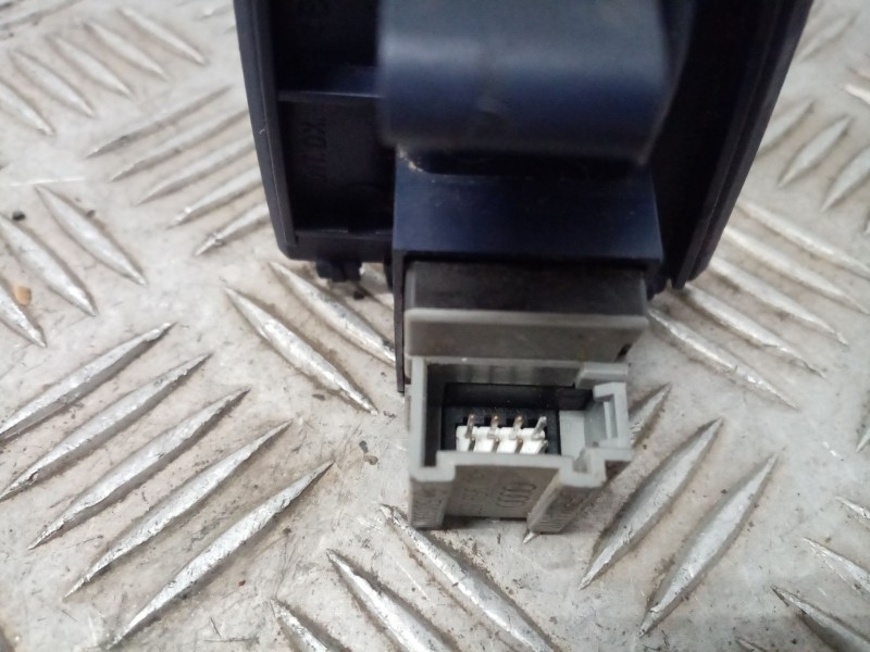 Recambio de mando elevalunas delantero derecho para audi a6 berlina (4b2) referencia OEM IAM 4B1959522  