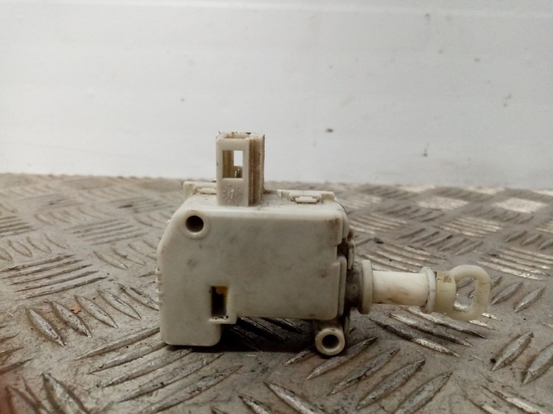 Recambio de motor cierre centralizado porton para audi a6 berlina (4b2) referencia OEM IAM 3B0959781  