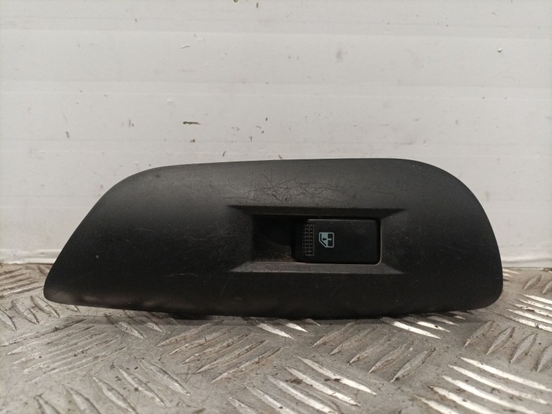 Recambio de mando elevalunas delantero derecho para hyundai coupe (gk) referencia OEM IAM 935752C100  