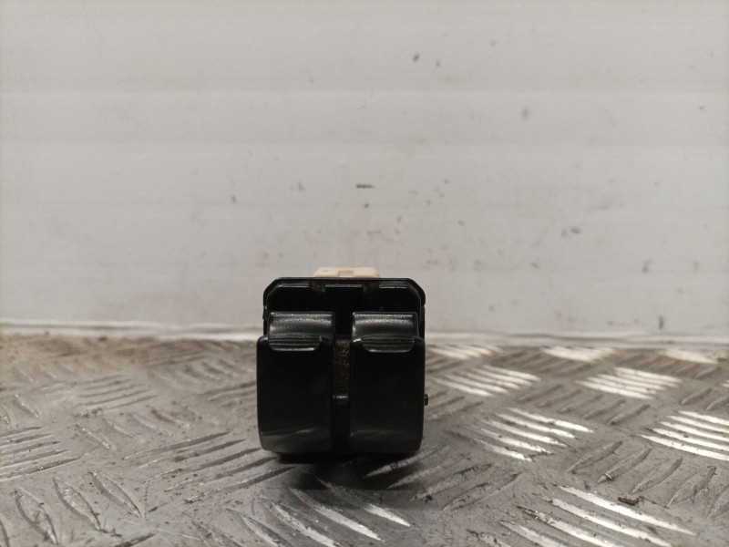 Recambio de mando elevalunas delantero izquierdo para daewoo kalos referencia OEM IAM 621W04750  