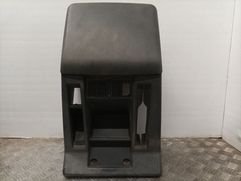 Recambio de apoyabrazos central para nissan patrol gr (y60) referencia OEM IAM   