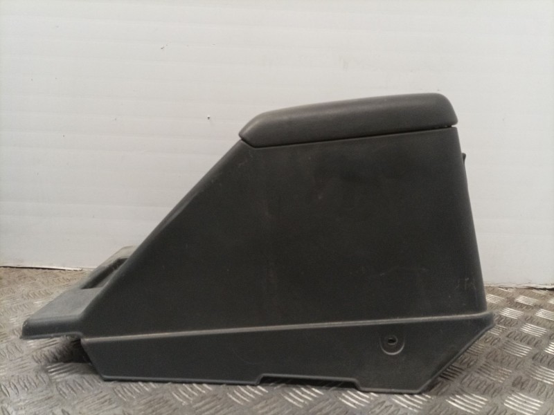 Recambio de apoyabrazos central para nissan patrol gr (y60) referencia OEM IAM   