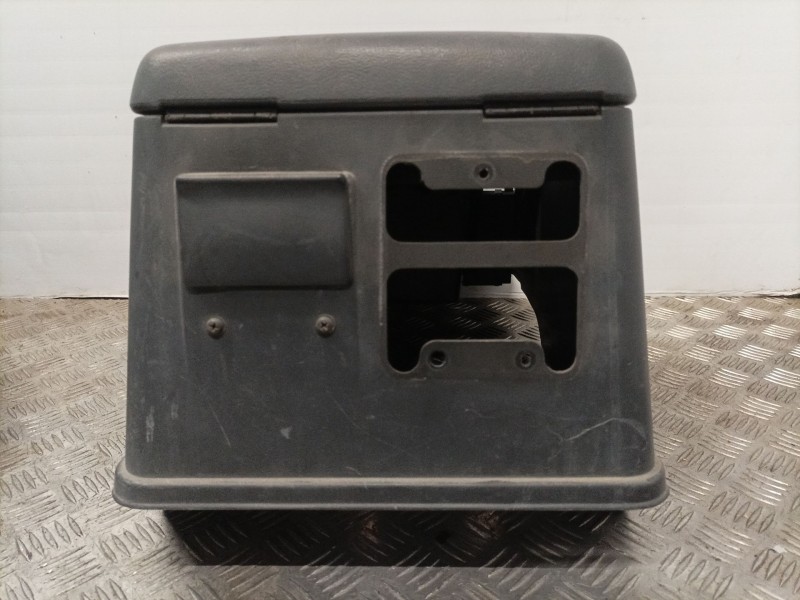 Recambio de apoyabrazos central para nissan patrol gr (y60) referencia OEM IAM   