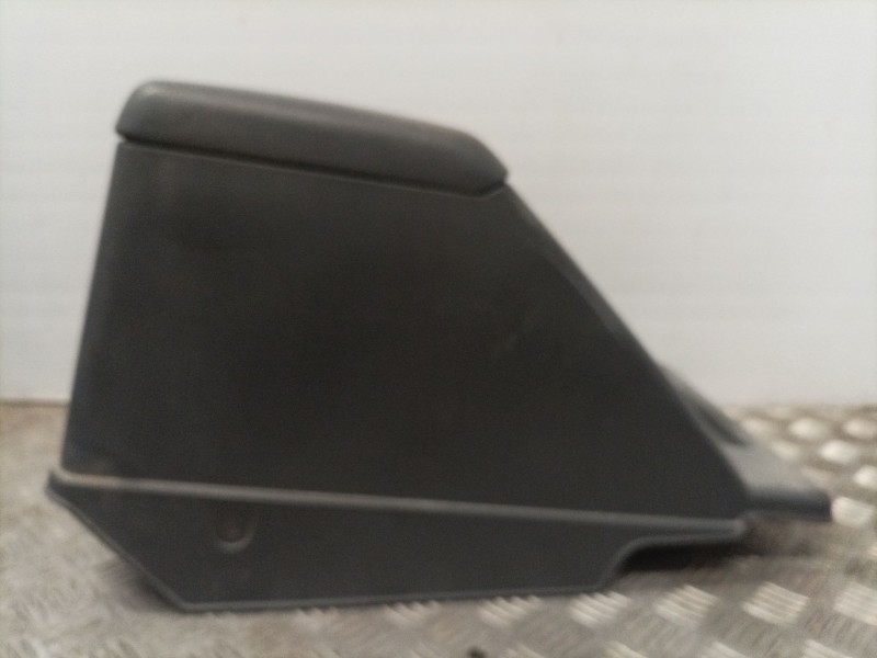 Recambio de apoyabrazos central para nissan patrol gr (y60) referencia OEM IAM   