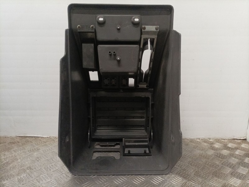 Recambio de apoyabrazos central para nissan patrol gr (y60) referencia OEM IAM   