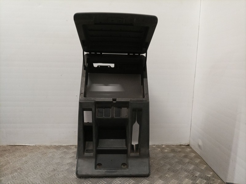 Recambio de apoyabrazos central para nissan patrol gr (y60) referencia OEM IAM   