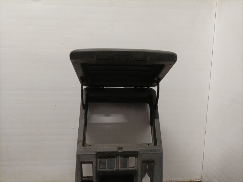 Recambio de apoyabrazos central para nissan patrol gr (y60) referencia OEM IAM   