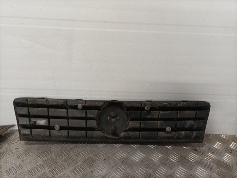 Recambio de rejilla delantera para fiat punto berlina (188) 1.2 cat referencia OEM IAM 46849441  