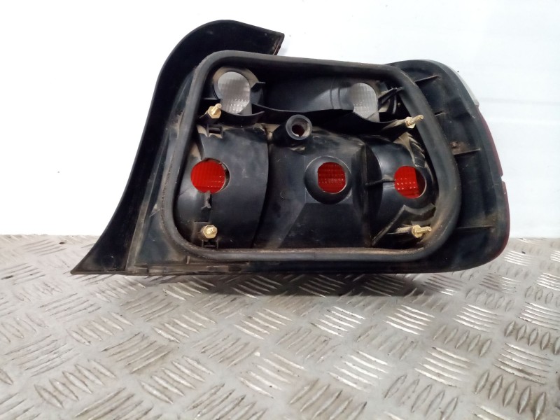 Recambio de piloto trasero derecho para bmw serie 3 berlina (e36) referencia OEM IAM   