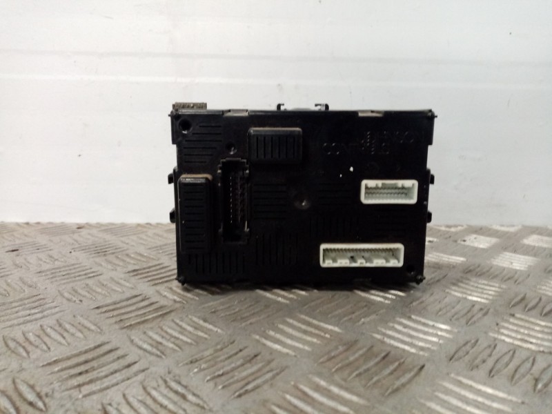 Recambio de caja reles / fusibles para renault modus confort dynamique referencia OEM IAM 8200200780  