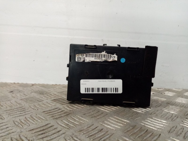Recambio de caja reles / fusibles para renault modus confort dynamique referencia OEM IAM 8200200780  