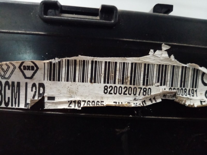 Recambio de caja reles / fusibles para renault modus confort dynamique referencia OEM IAM 8200200780  