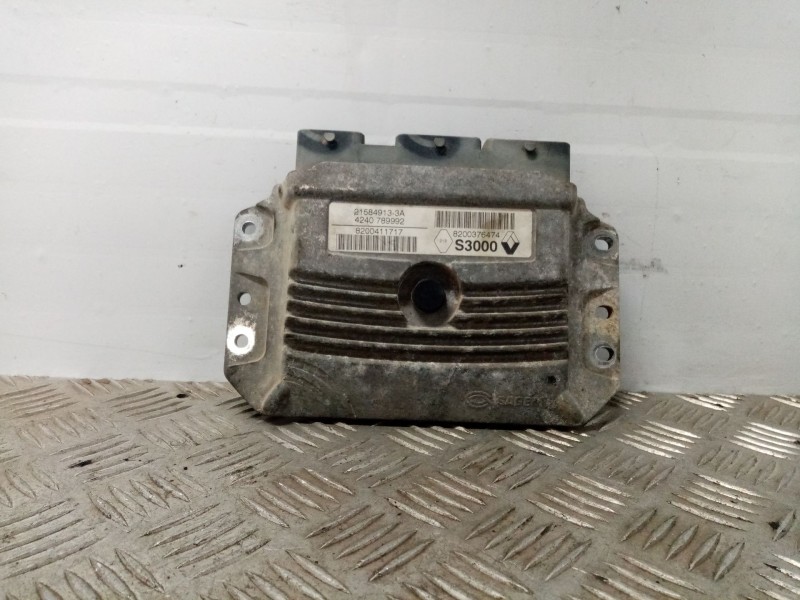 Recambio de centralita motor uce para renault modus confort dynamique referencia OEM IAM 215849133A 4240789992 