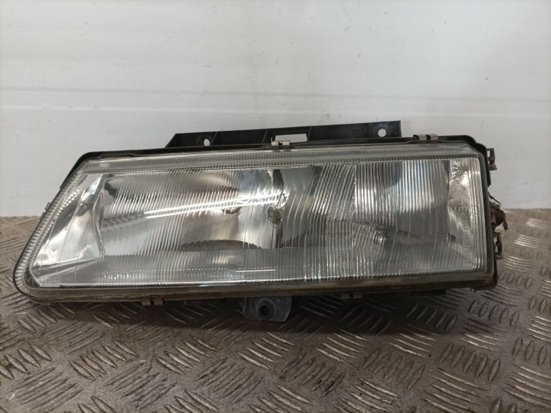 Recambio de faro izquierdo para citroen xantia berlina 1.6 sx referencia OEM IAM   