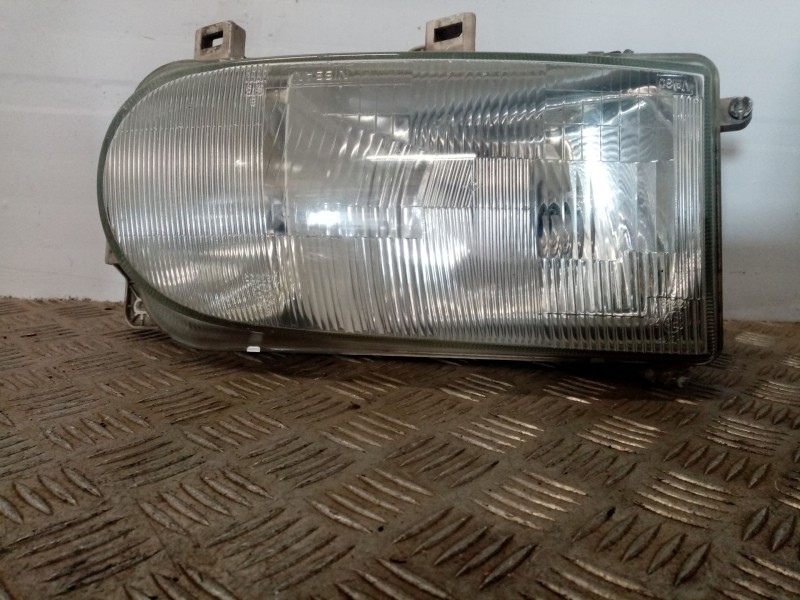 Recambio de faro derecho para nissan serena (c23m) referencia OEM IAM   