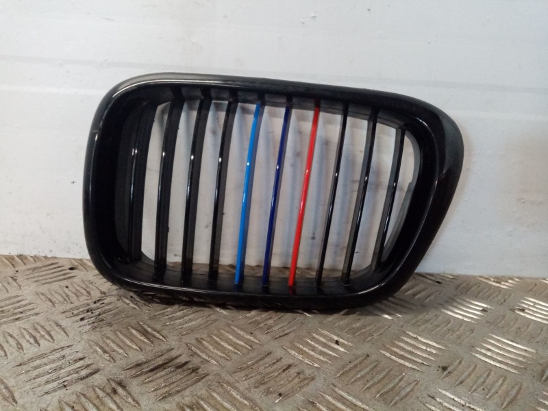 Recambio de rejilla delantera para bmw 3 compact (e36) 318 tds referencia OEM IAM   