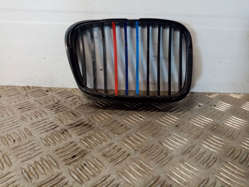 Recambio de rejilla delantera para bmw 3 compact (e36) 318 tds referencia OEM IAM   