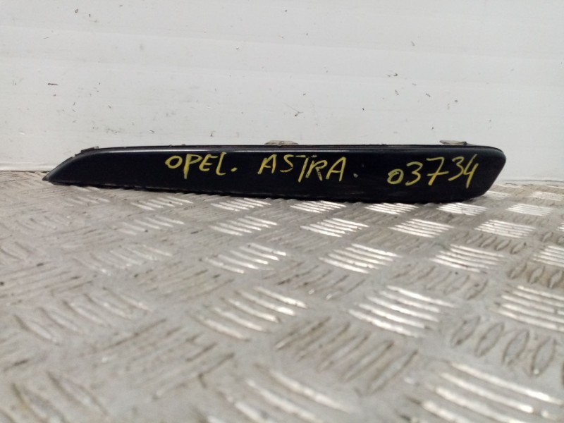 Recambio de molduras delanteras para opel astra h berlina enjoy referencia OEM IAM 375768702  
