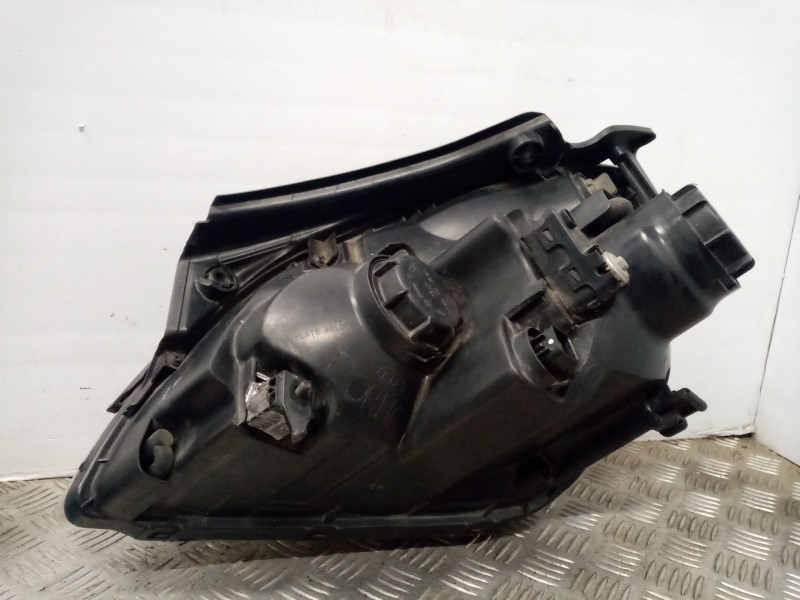 Recambio de faro derecho para kia carens (un) referencia OEM IAM 921021D020  