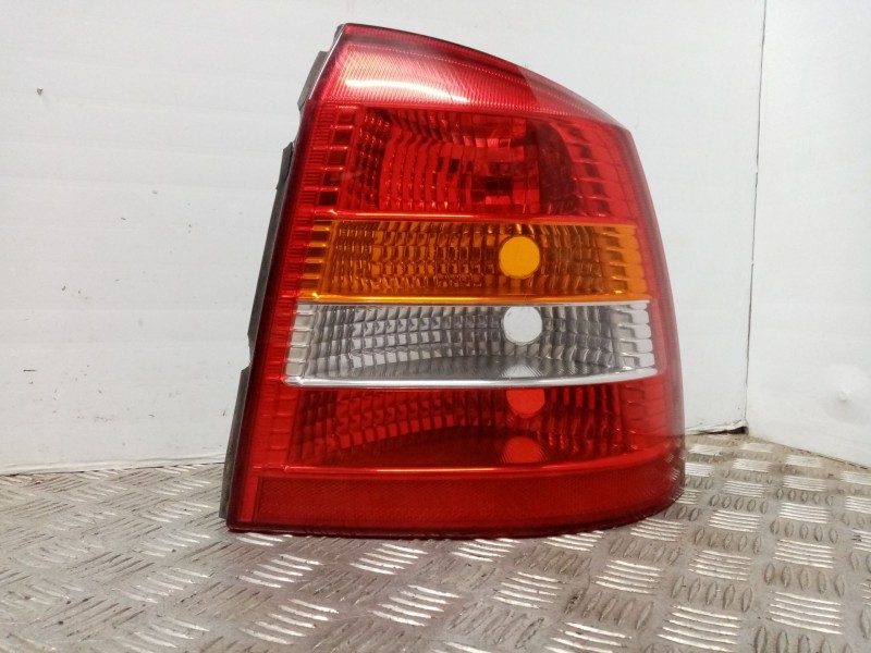 Recambio de piloto trasero derecho para opel astra g berlina club referencia OEM IAM 290502  