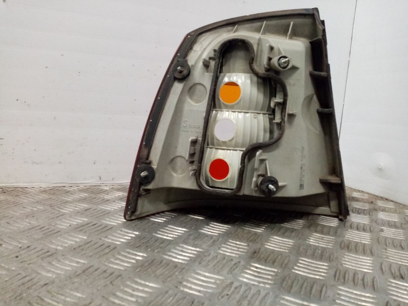 Recambio de piloto trasero derecho para opel astra g berlina club referencia OEM IAM 290502  