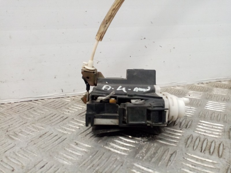 Recambio de cerradura puerta delantera derecha para audi a4 berlina (b5) 1.9 tdi referencia OEM IAM   