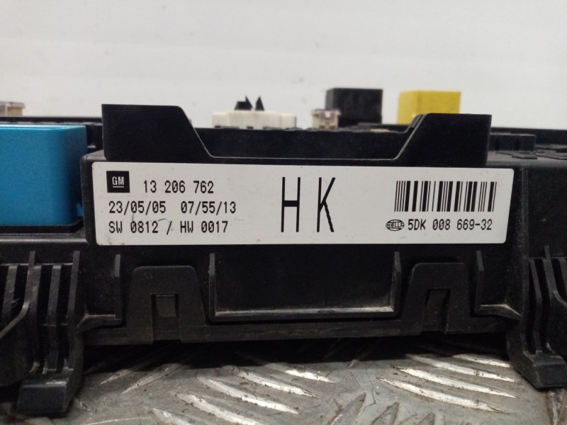 Recambio de caja bsm para opel astra h berlina enjoy referencia OEM IAM 13206762 5DK008668932 