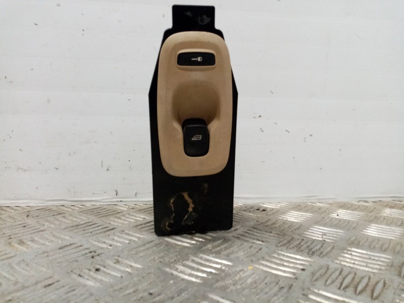 Recambio de mando elevalunas delantero derecho para volvo v70 familiar 2.4 d referencia OEM IAM 30658147  