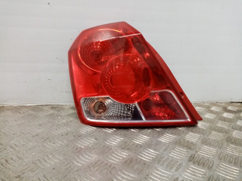 Recambio de piloto trasero izquierdo para daewoo kalos (klas) 1.2 referencia OEM IAM 300266L  