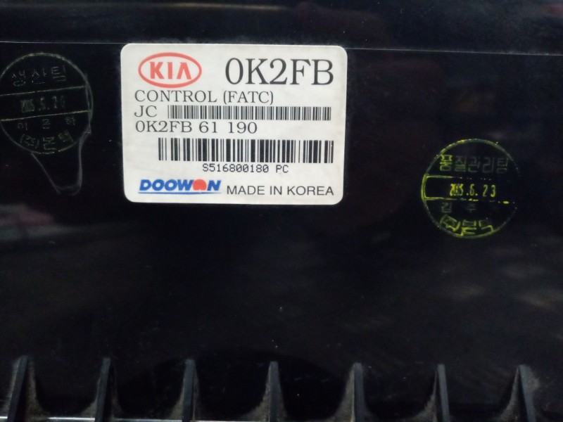 Recambio de mando climatizador para kia carens 2.0 turbodiesel cat referencia OEM IAM 0k2fb61190  