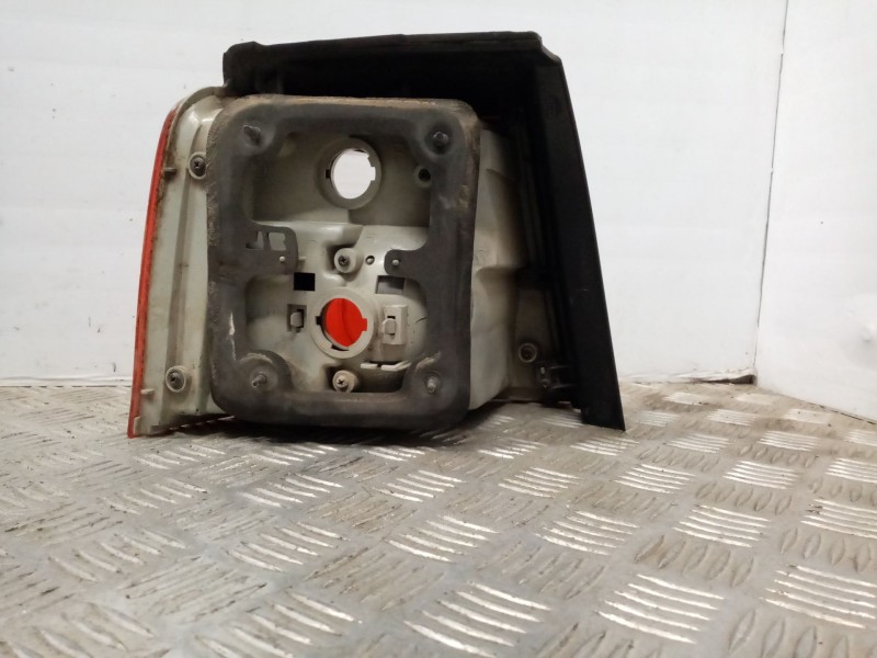 Recambio de piloto trasero derecho para kia carens 2.0 turbodiesel cat referencia OEM IAM E138368  