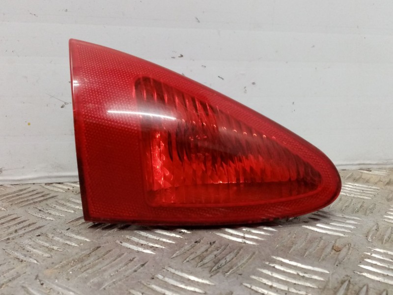 Recambio de piloto trasero izquierdo interior para alfa romeo 147 (190) referencia OEM IAM 46556346  