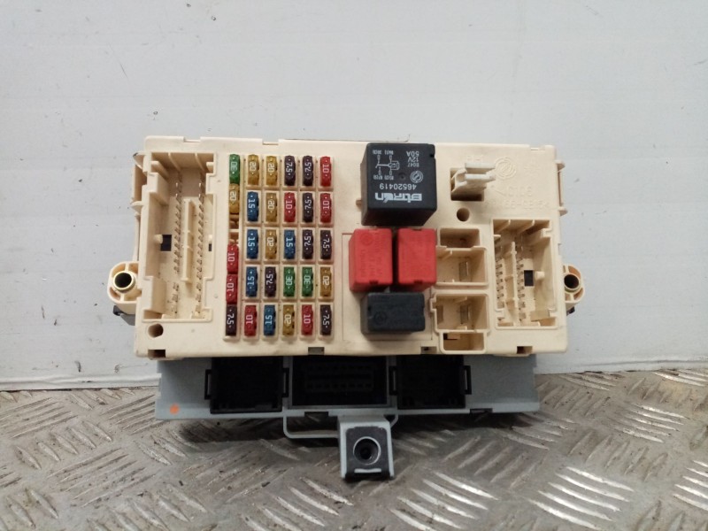Recambio de caja reles / fusibles para alfa romeo 147 (190) referencia OEM IAM 467463750 501208570090 