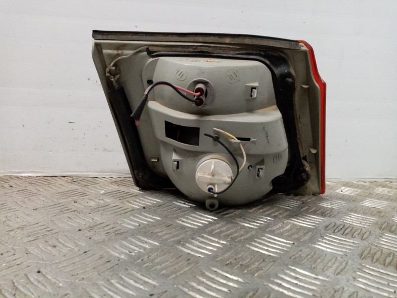 Recambio de faro antiniebla trasero izquierdo para kia carens 2.0 turbodiesel cat referencia OEM IAM 0k2fb51170  