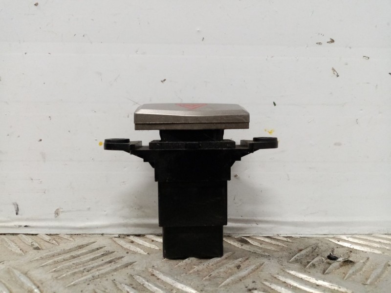 Recambio de warning para kia carens 2.0 turbodiesel cat referencia OEM IAM 864W0140  