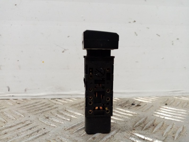 Recambio de interruptor calefaccion luna trasera para kia carens 2.0 turbodiesel cat referencia OEM IAM   