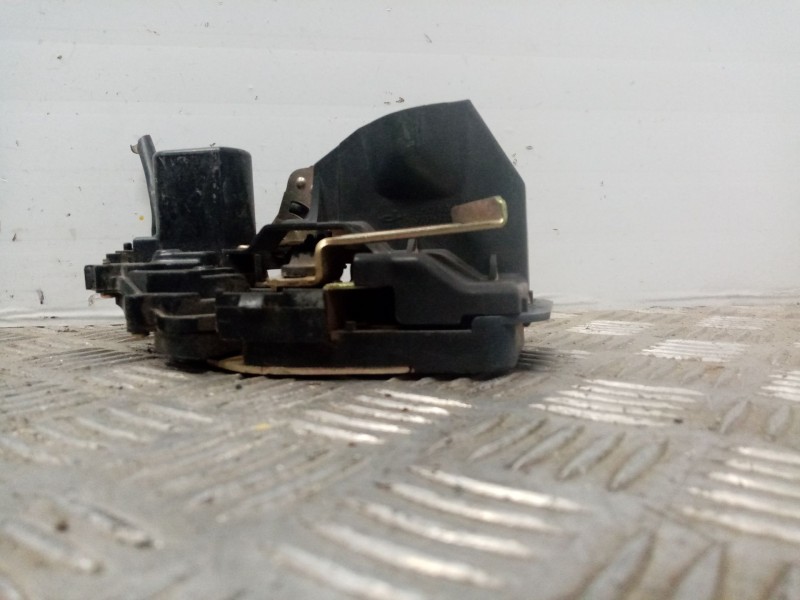 Recambio de cerradura puerta trasera izquierda para kia carens 2.0 turbodiesel cat referencia OEM IAM   