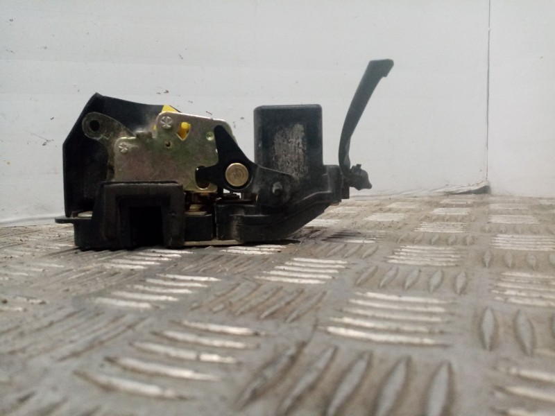 Recambio de cerradura puerta trasera izquierda para kia carens 2.0 turbodiesel cat referencia OEM IAM   