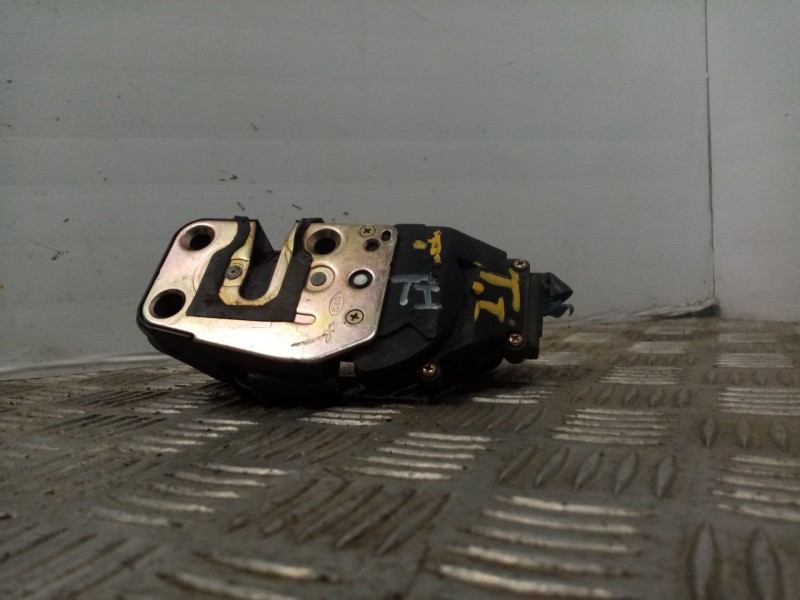 Recambio de cerradura puerta trasera izquierda para kia carens 2.0 turbodiesel cat referencia OEM IAM   