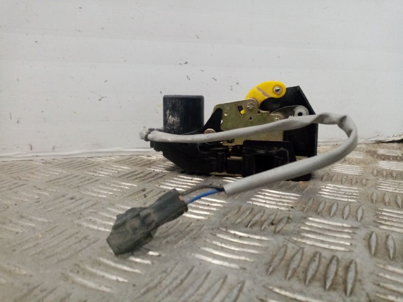 Recambio de cerradura puerta trasera derecha para kia carens 2.0 turbodiesel cat referencia OEM IAM   