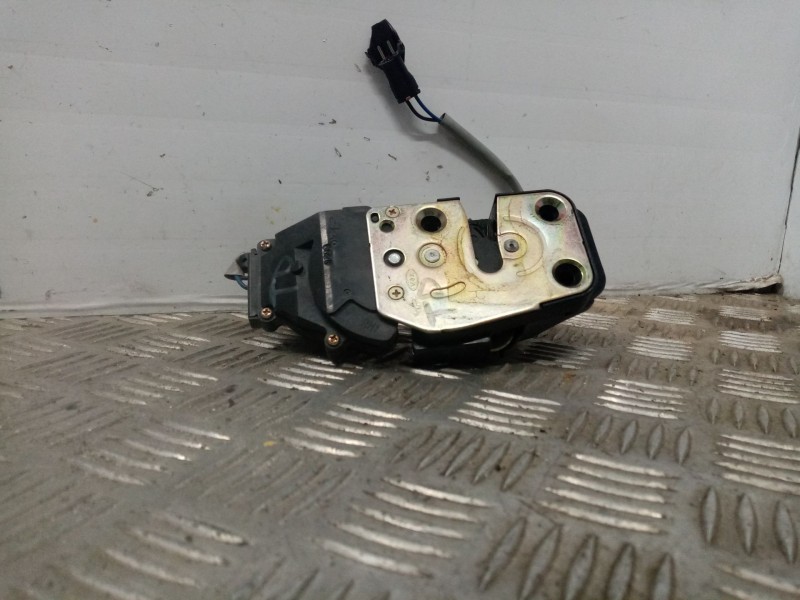 Recambio de cerradura puerta trasera derecha para kia carens 2.0 turbodiesel cat referencia OEM IAM   