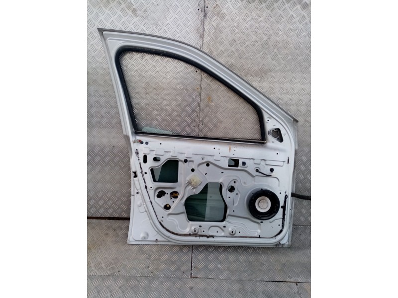 Recambio de puerta delantera izquierda para dacia logan 1.5 dci diesel cat referencia OEM IAM   