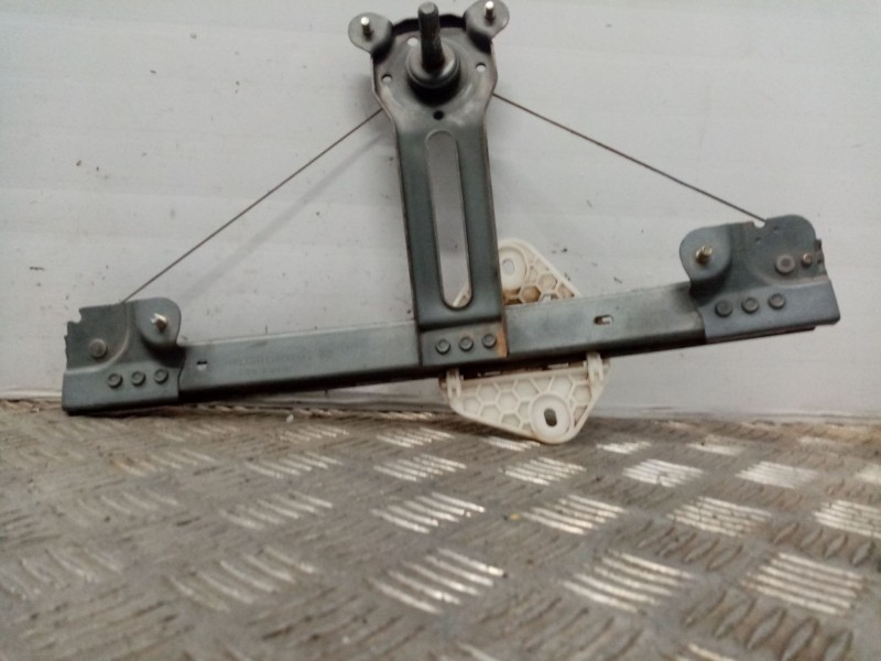 Recambio de elevalunas trasero izquierdo para dacia logan 1.5 dci diesel cat referencia OEM IAM 118490  