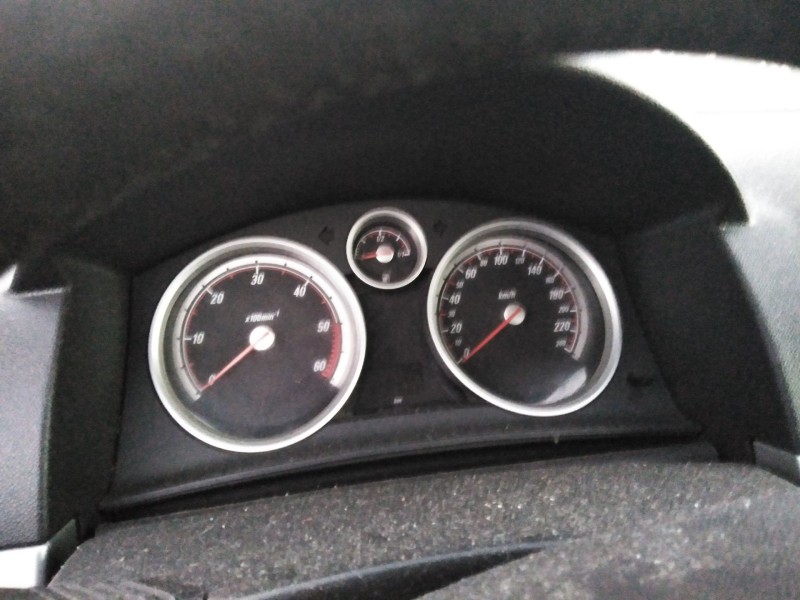 opel astra h (a04) del año 2004