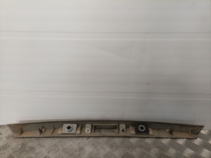 Recambio de moldura piloto matricula para kia carens 2.0 turbodiesel cat referencia OEM IAM 0K2FB51270  