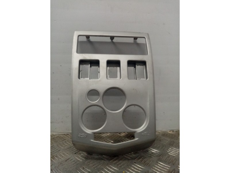 Recambio de mascara central de salpicadero para dacia logan 1.5 dci diesel cat referencia OEM IAM   