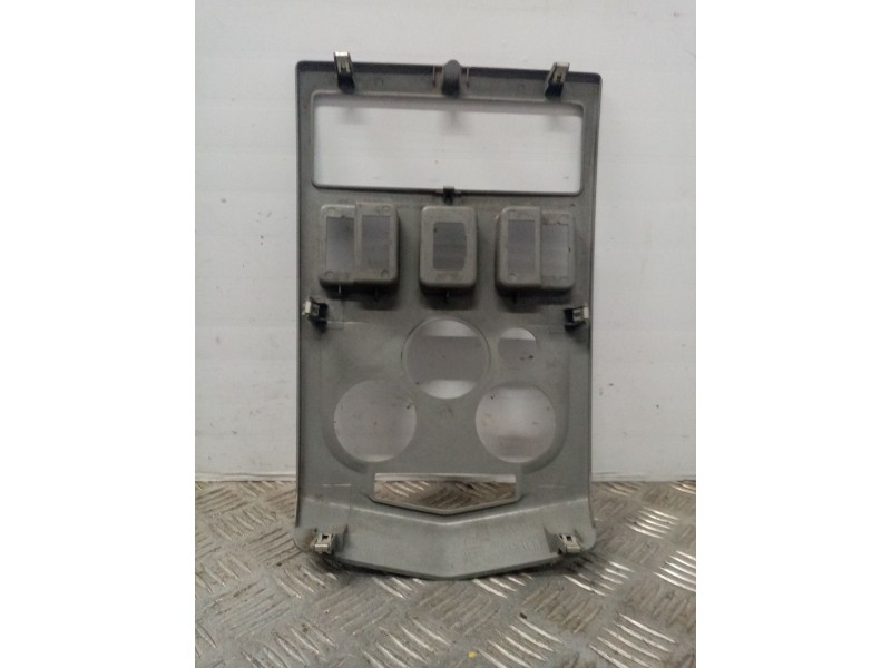 Recambio de mascara central de salpicadero para dacia logan 1.5 dci diesel cat referencia OEM IAM   